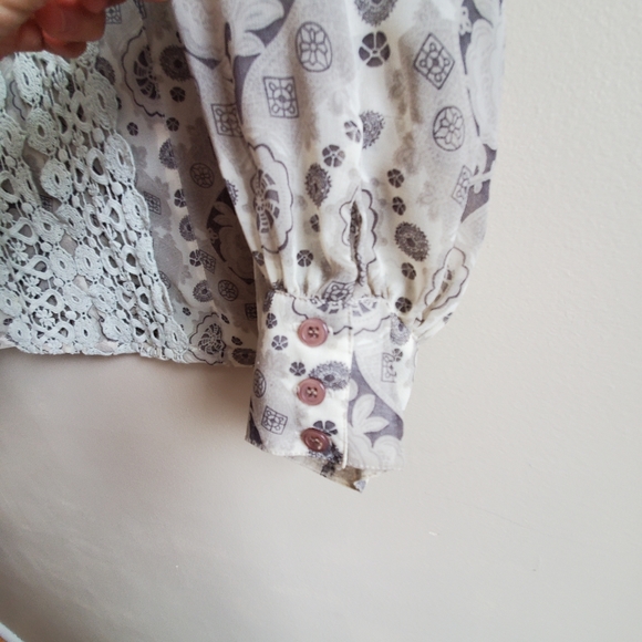 Vintage Sigal Dekel shirt with lace and woven contrast collar hem, Medium - Picture 5 of 12